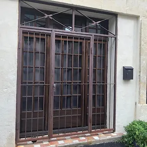 Arles Fourques Studio équipé Appartement